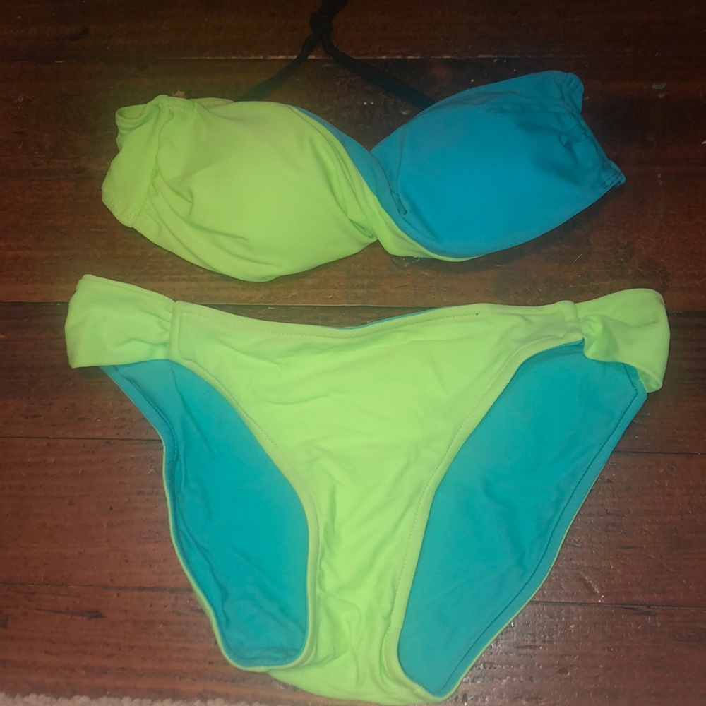 Bikini - Picture 2 of 3